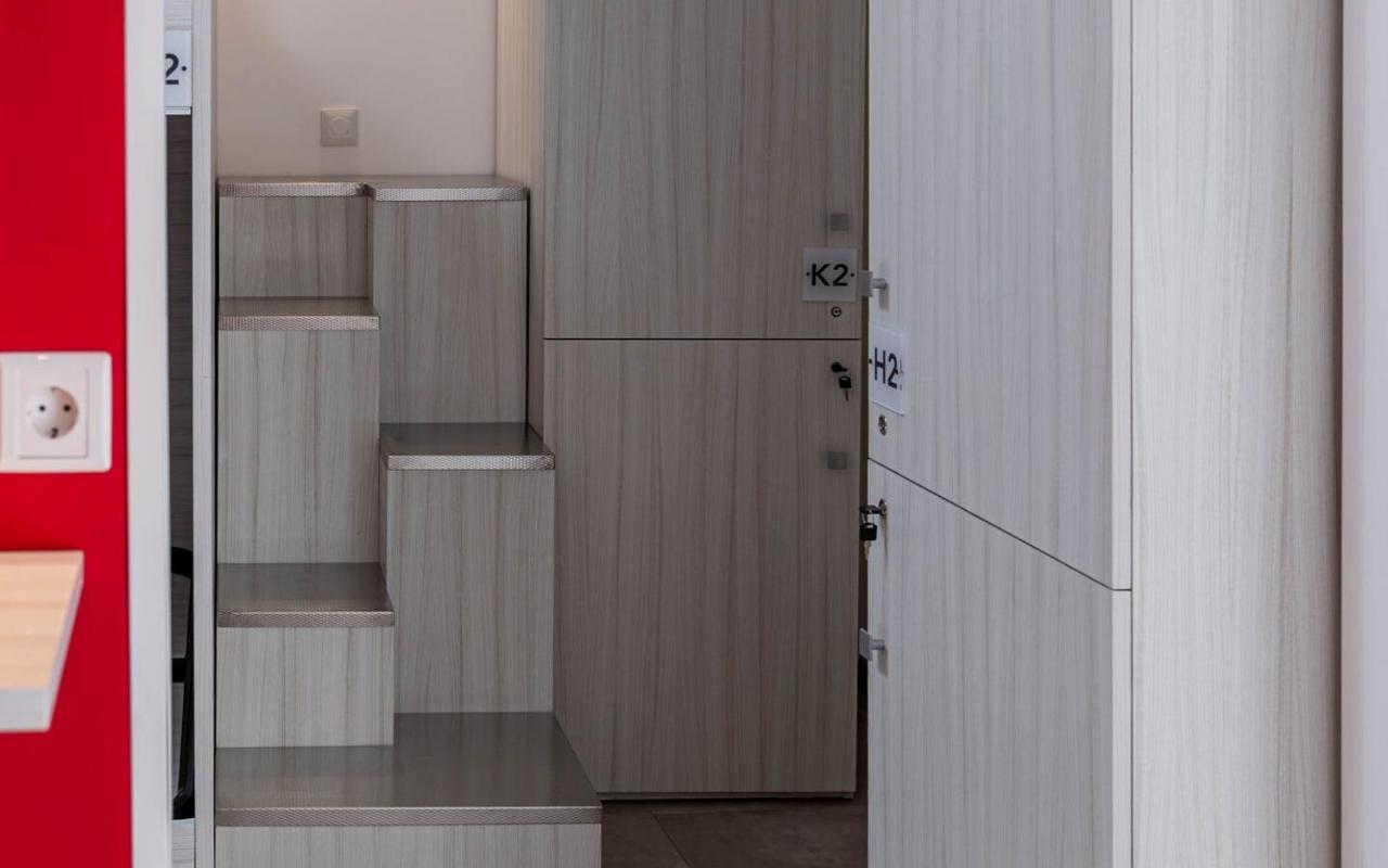 Posto letto in dormitorio misto con 7 letti, balcone e vista sul cortile interno
